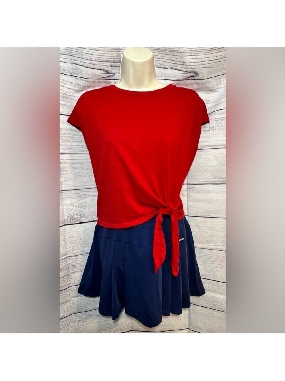 Banana Republic Womenās Red Tie-front Malibu Crop Tee